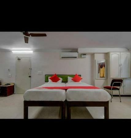Anupama Hotel Βιζαχαπατνάμ Εξωτερικό φωτογραφία